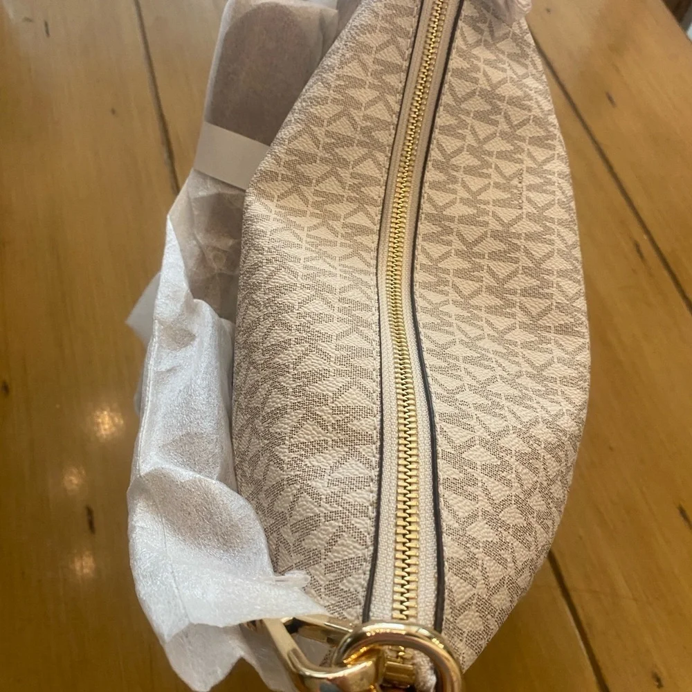 Michael Kors Cream Bucket Bag Brooke Vanilla NEW Authentic w tags dust bag  🎊